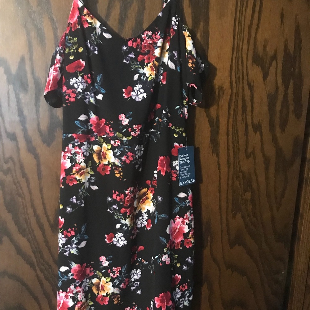 Off the shoulder floral express dress